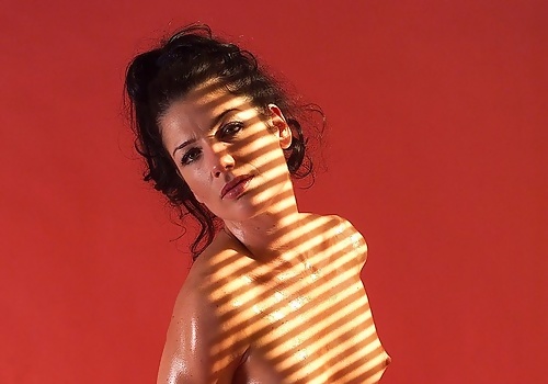 Anna Ashton - Brunette Posing In The Nude