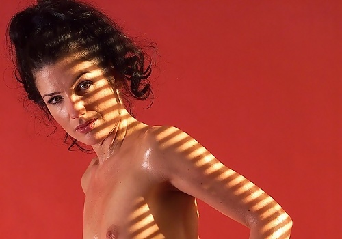 Anna Ashton - Brunette Posing In The Nude
