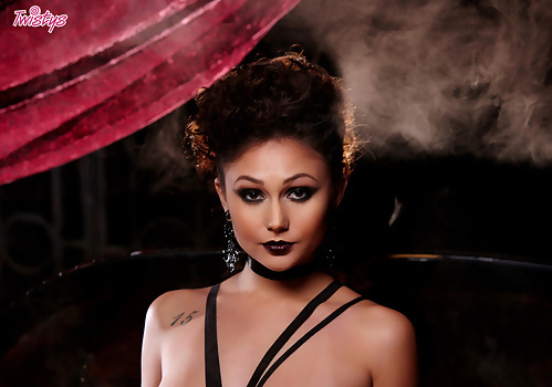 Ariana Marie slips off her vampire attire and masturbates so hard